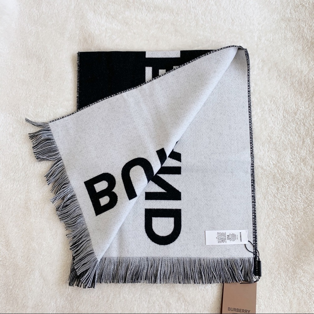 NWT Authentic Burberry London Wool Football Scarf - Picture 6 of 8